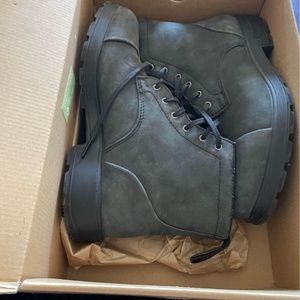 Blundstone women’s 1619 lace up boots